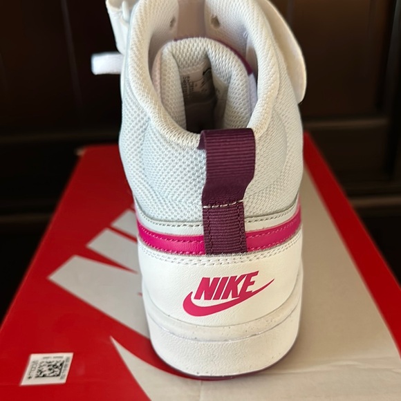 Nike Girls Court Borough Mid 2 Sneakers - Picture 3 of 4